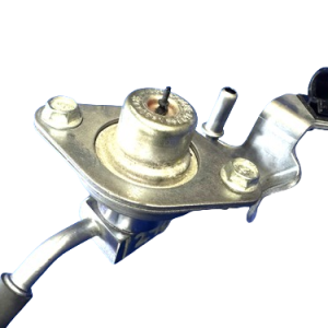16 17 18 INFINITI Q50 3.0 TWIN TURBO VR30 - FUEL PRESSURE REGULATOR / LINE