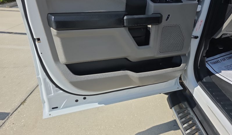 
								2020 Ford F-250 SD Lariat Crew Cab 4WD full									