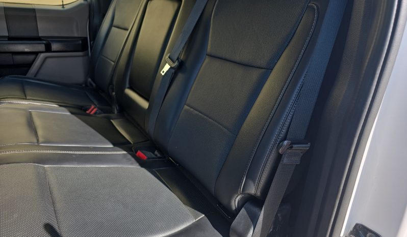 
								2020 Ford F-250 SD Lariat Crew Cab 4WD full									