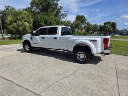 
										2017 Ford F-350 Lariat full									