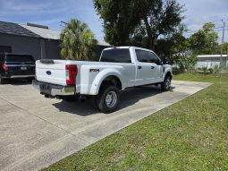 
										2017 Ford F-350 Lariat full									