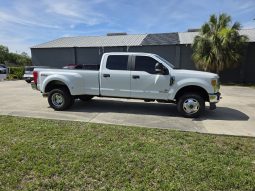 
										2017 Ford F-350 Lariat full									