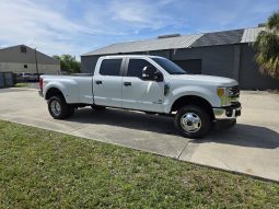 
										2017 Ford F-350 Lariat full									