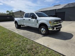 
										2017 Ford F-350 Lariat full									