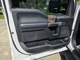 
										2017 Ford F-350 Lariat full									