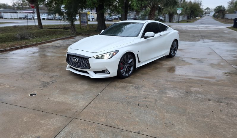 
								2017 Infiniti Q60 Red Sport full									