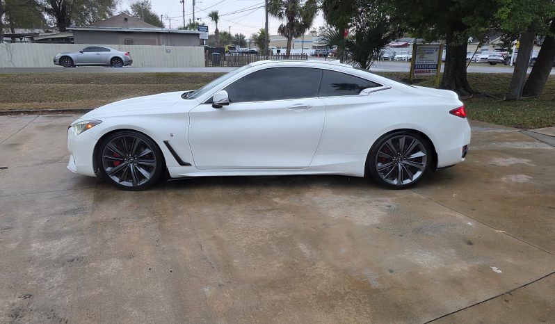 
								2017 Infiniti Q60 Red Sport full									